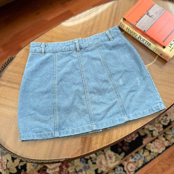 NWOT Button Up Denim Mini Skirt. Size Small. - Picture 3 of 7